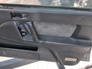 HYUNDAİ ELANTRA SAĞ ÖN KAPI DÖŞEMESİ 1990-1991-1992 ORJİNAL ÇIKMA YEDEK PARÇA