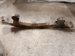 HYUNDAİ ELANTRA MOTOR ALT TRAVERS 1992-1994 ORJİNAL ÇIKMA YEDEK PARÇA